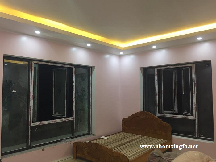 Cửa sổ mở quay 2 cánh nhôm xingfa