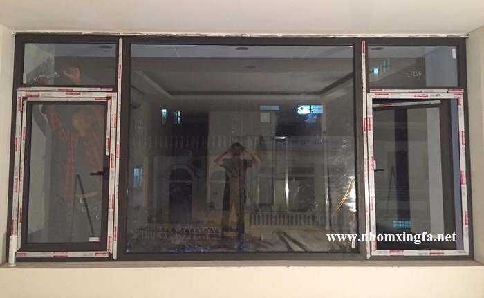 Cửa mở quay 2 cánh kết hợp fix